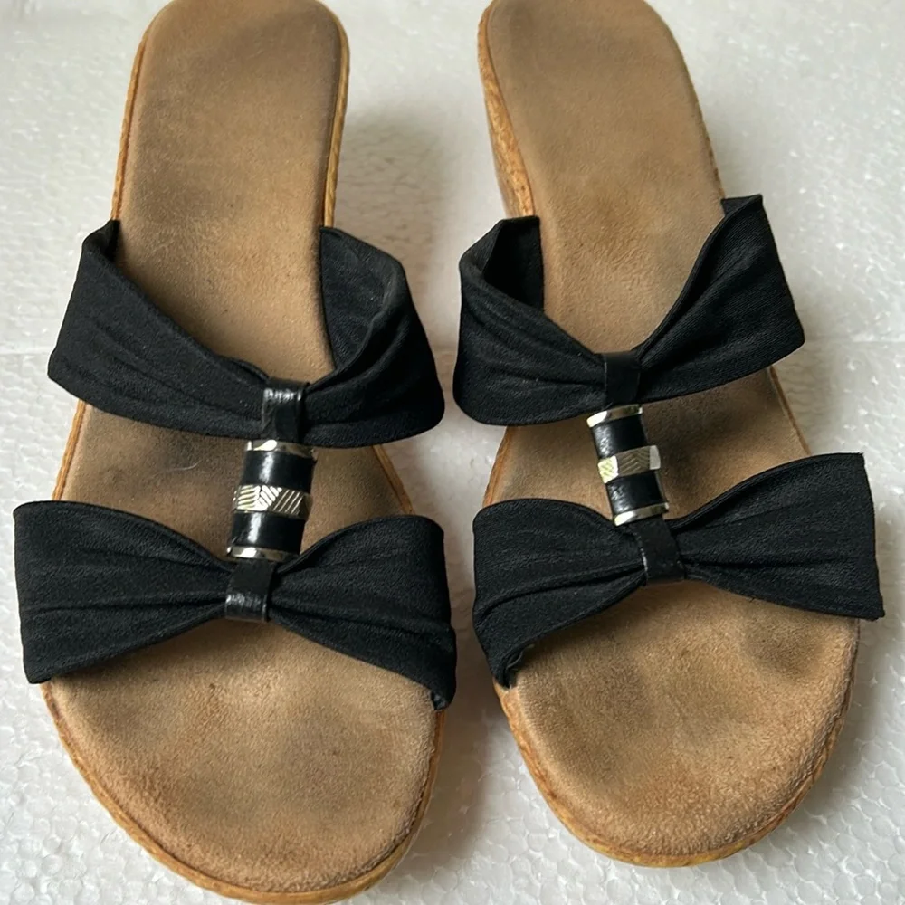 Italian Shoemaker women bejewel Cork Wedge 2.5” Heel suede insole size 8 black